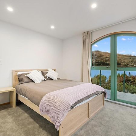 Huge Lakefront Delight - Queenstown Holiday Home Exterior photo