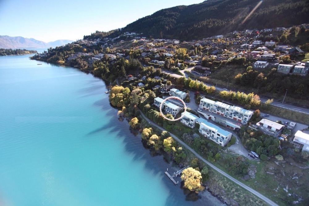 Huge Lakefront Delight - Queenstown Holiday Home Exterior photo