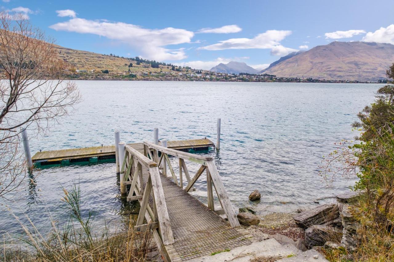 Huge Lakefront Delight - Queenstown Holiday Home Exterior photo