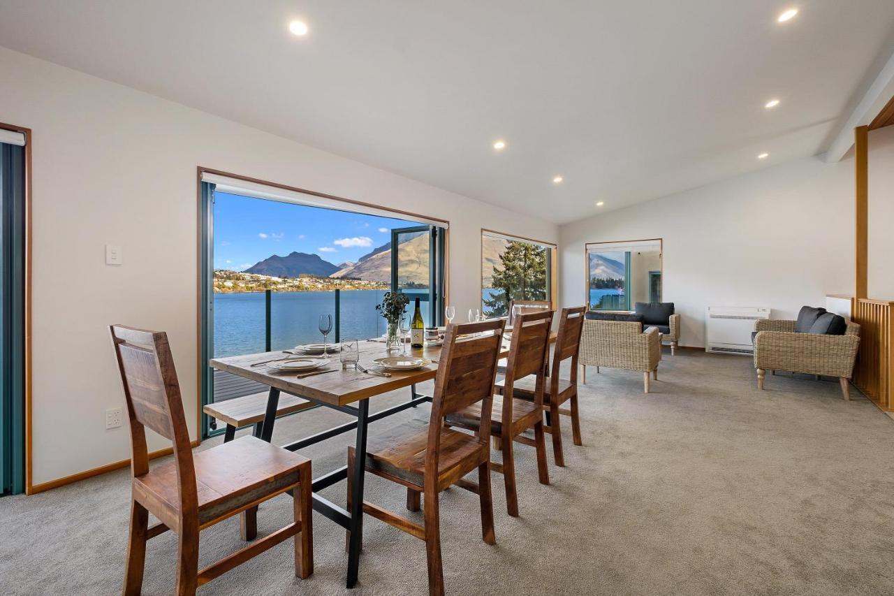 Huge Lakefront Delight - Queenstown Holiday Home Exterior photo