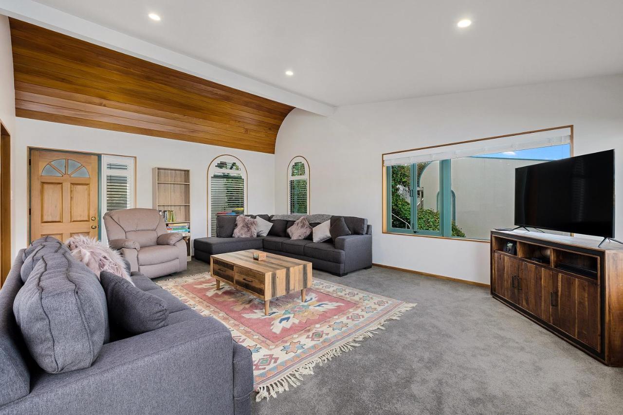 Huge Lakefront Delight - Queenstown Holiday Home Exterior photo
