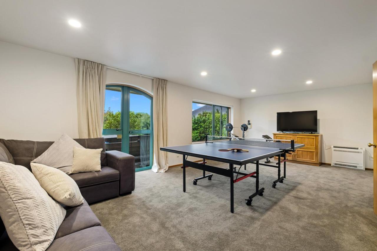 Huge Lakefront Delight - Queenstown Holiday Home Exterior photo