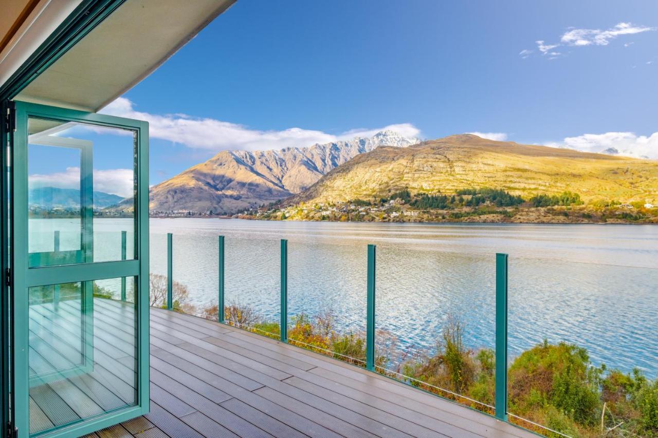 Huge Lakefront Delight - Queenstown Holiday Home Exterior photo